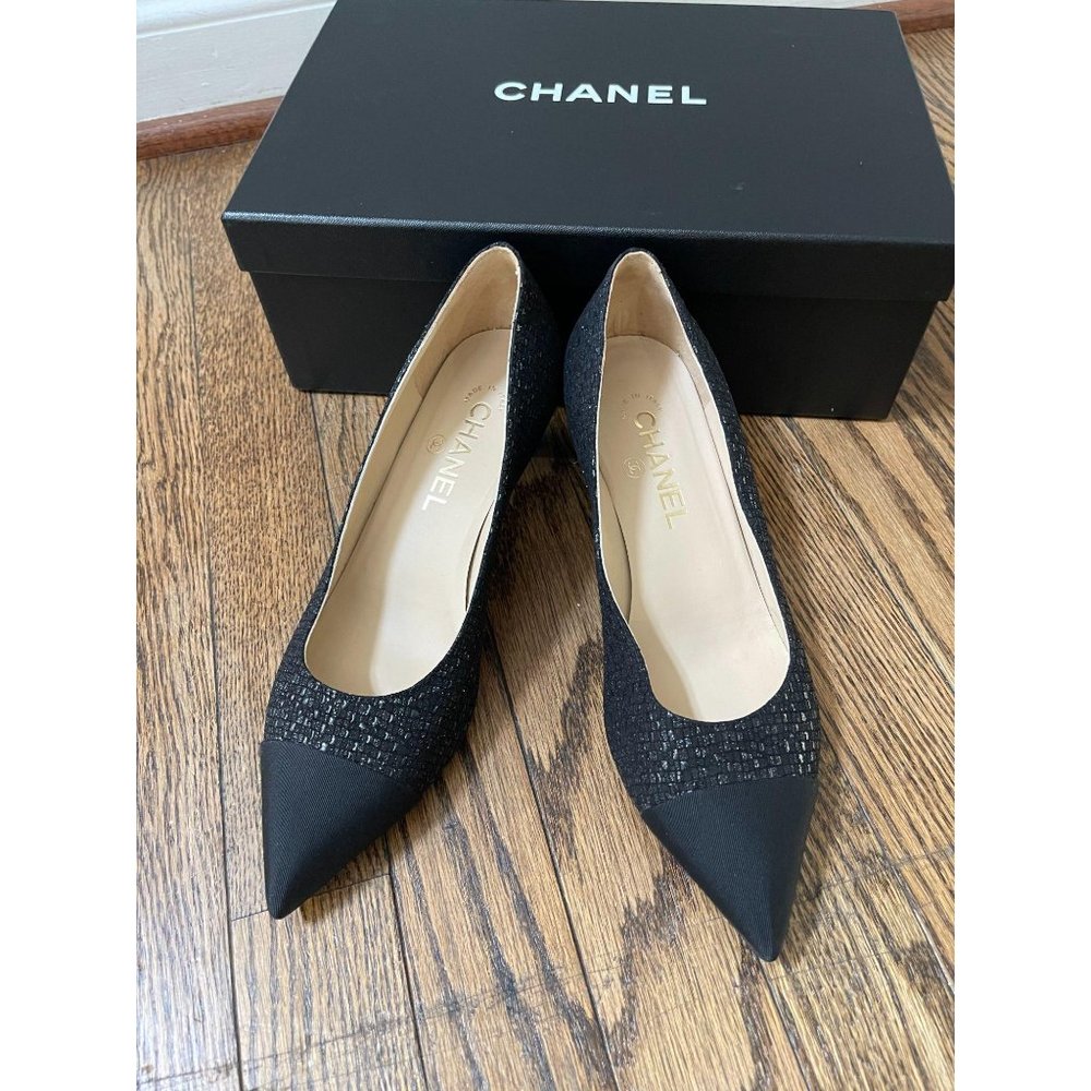 Gabrielle CHANEL Coco Black Tweed Cap Toe Low Pump - Picture 13 of 13